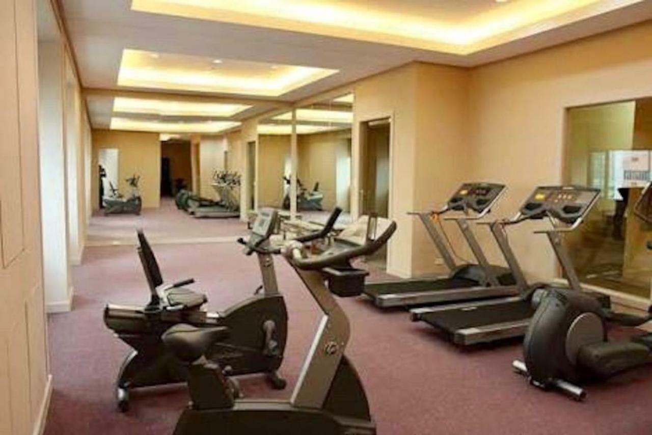 Mandaluyong 2 Bedroom W 2 Queen, 50hdtv Across Shangrila Mall Manila