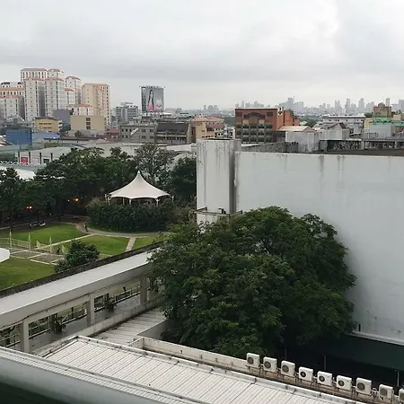 Mandaluyong 2 Bedroom W 2 Queen, 50Hdtv Across Shangrila Mall Manila Exterior photo