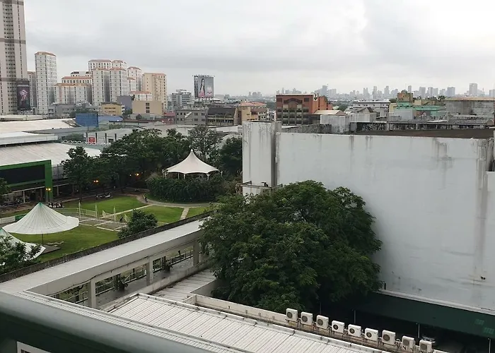 Mandaluyong 2 Bedroom W 2 Queen, 50Hdtv Across Shangrila Mall