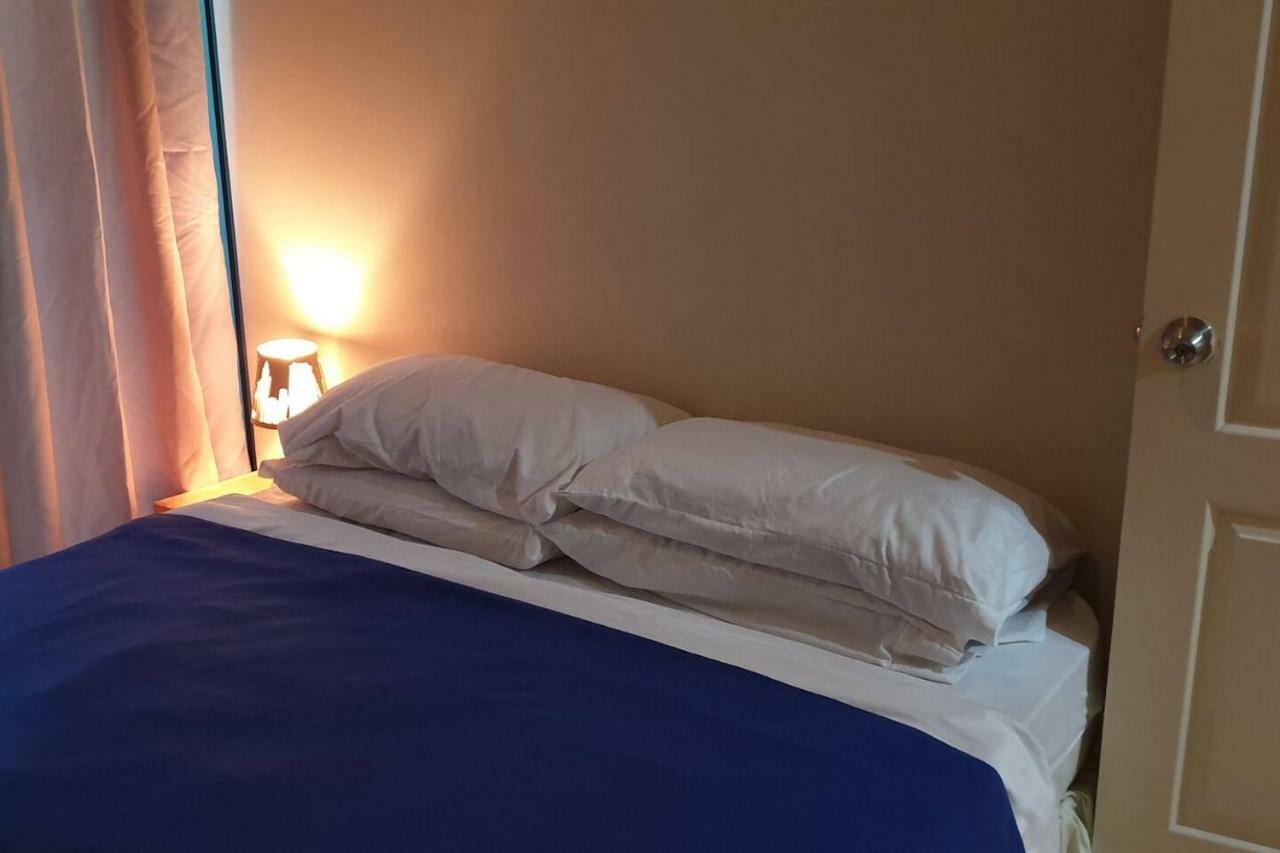 Apartment Mandaluyong 2 Bedroom W 2 Queen, 50hdtv Across Shangrila Mall