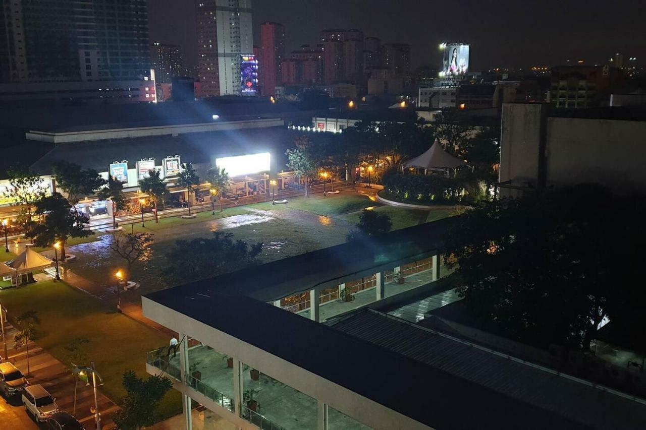 Mandaluyong 2 Bedroom W 2 Queen, 50hdtv Across Shangrila Mall *