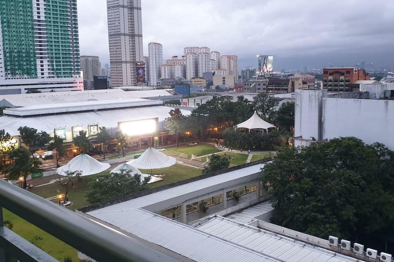 Mandaluyong 2 Bedroom W 2 Queen, 50hdtv Across Shangrila Mall Manila