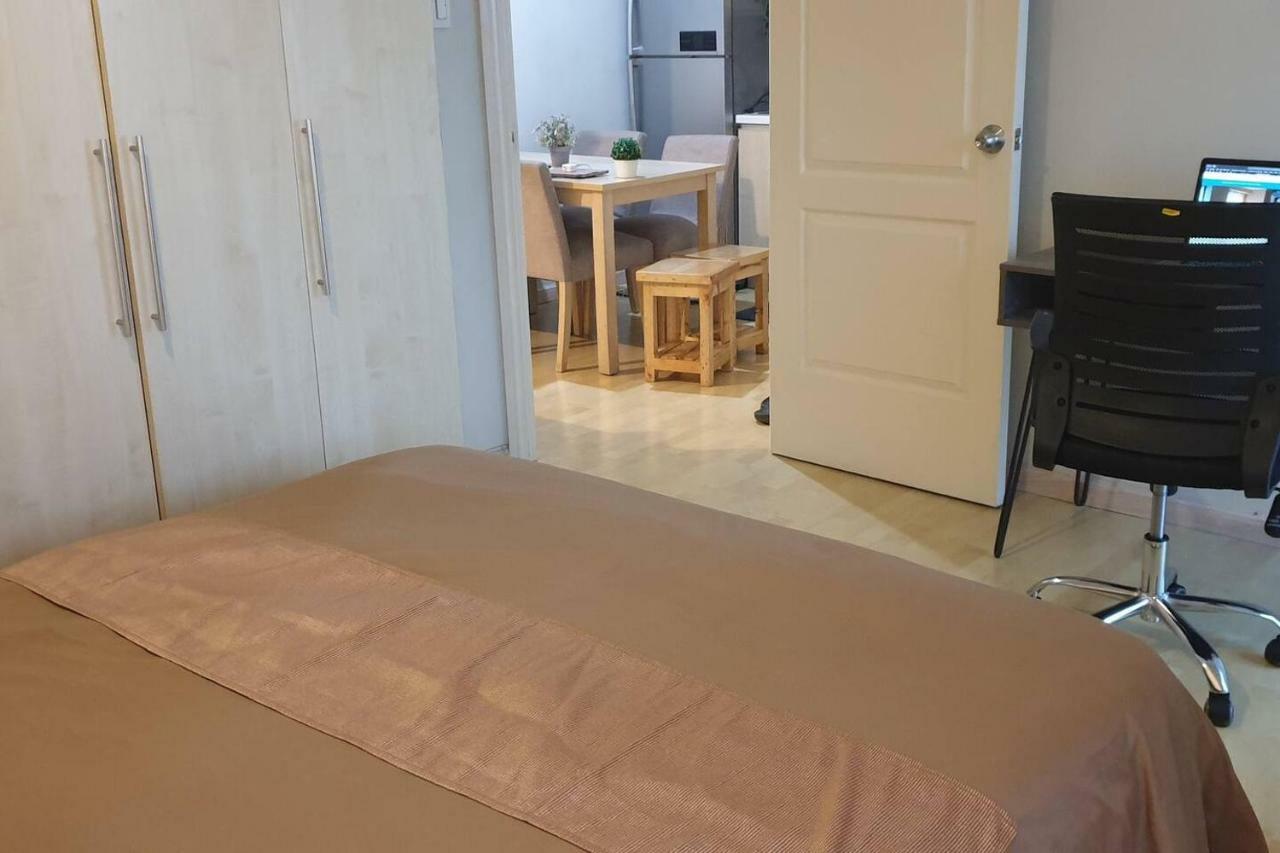 Mandaluyong 2 Bedroom W 2 Queen, 50hdtv Across Shangrila Mall